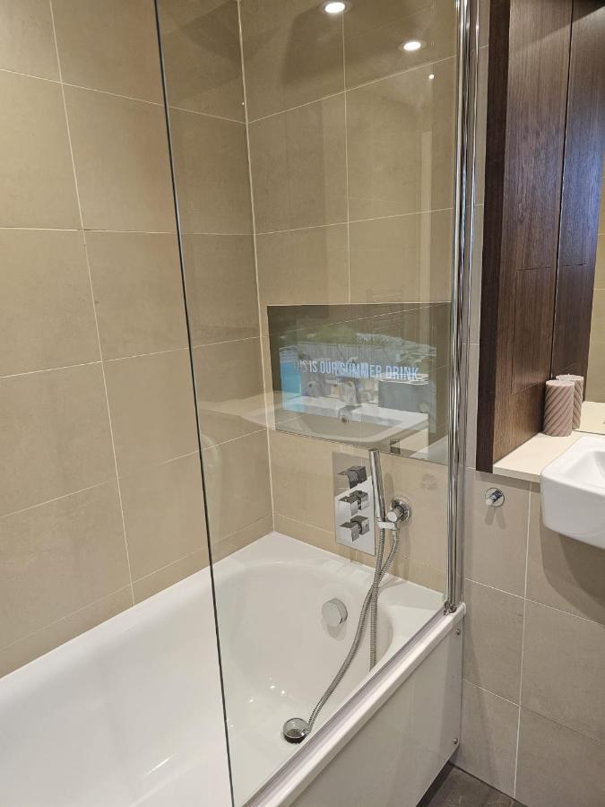 2 Bed Luxurious Apartments Canary Wharf 伦敦 外观 照片