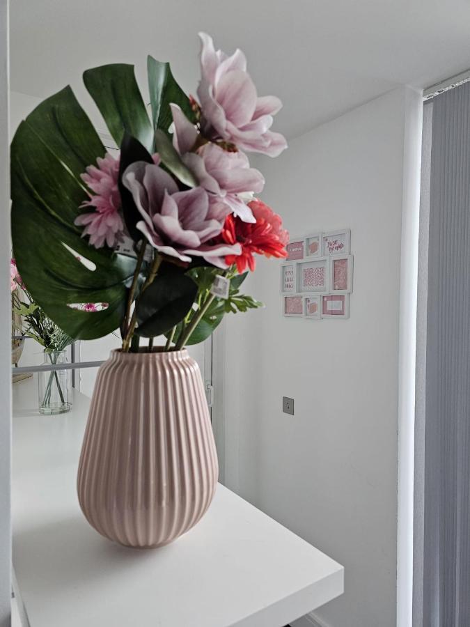2 Bed Luxurious Apartments Canary Wharf 伦敦 外观 照片