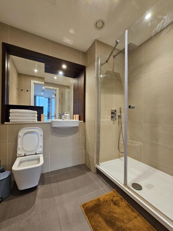 2 Bed Luxurious Apartments Canary Wharf 伦敦 外观 照片