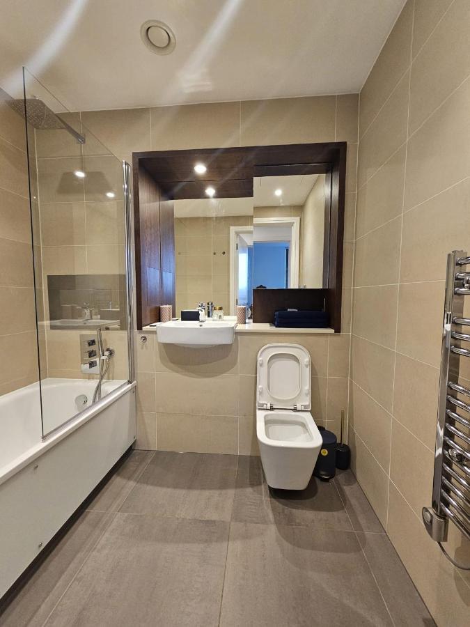 2 Bed Luxurious Apartments Canary Wharf 伦敦 外观 照片