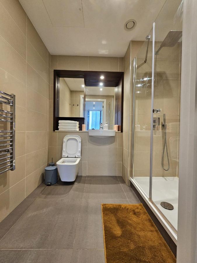 2 Bed Luxurious Apartments Canary Wharf 伦敦 外观 照片