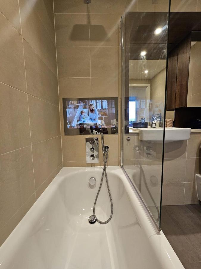 2 Bed Luxurious Apartments Canary Wharf 伦敦 外观 照片