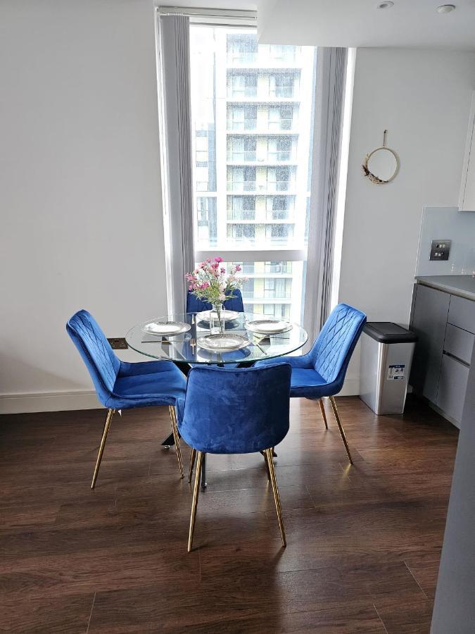 2 Bed Luxurious Apartments Canary Wharf 伦敦 外观 照片