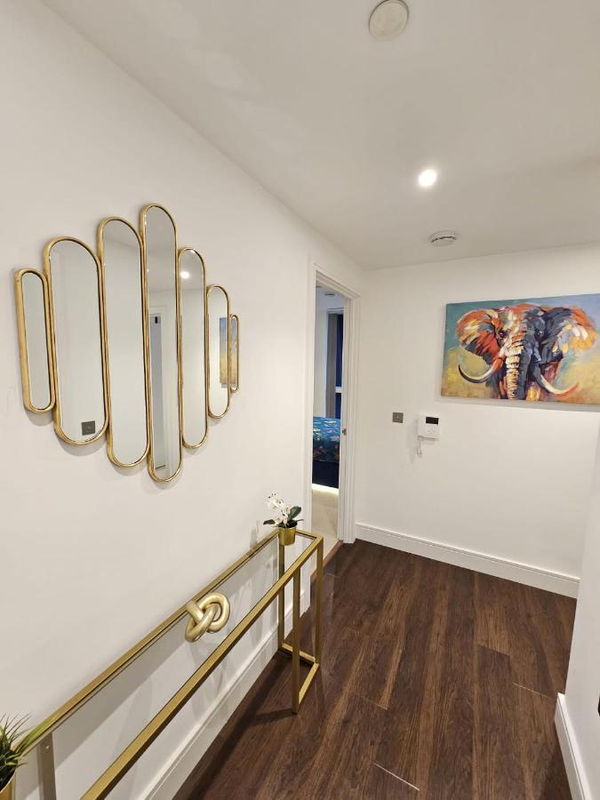 2 Bed Luxurious Apartments Canary Wharf 伦敦 外观 照片